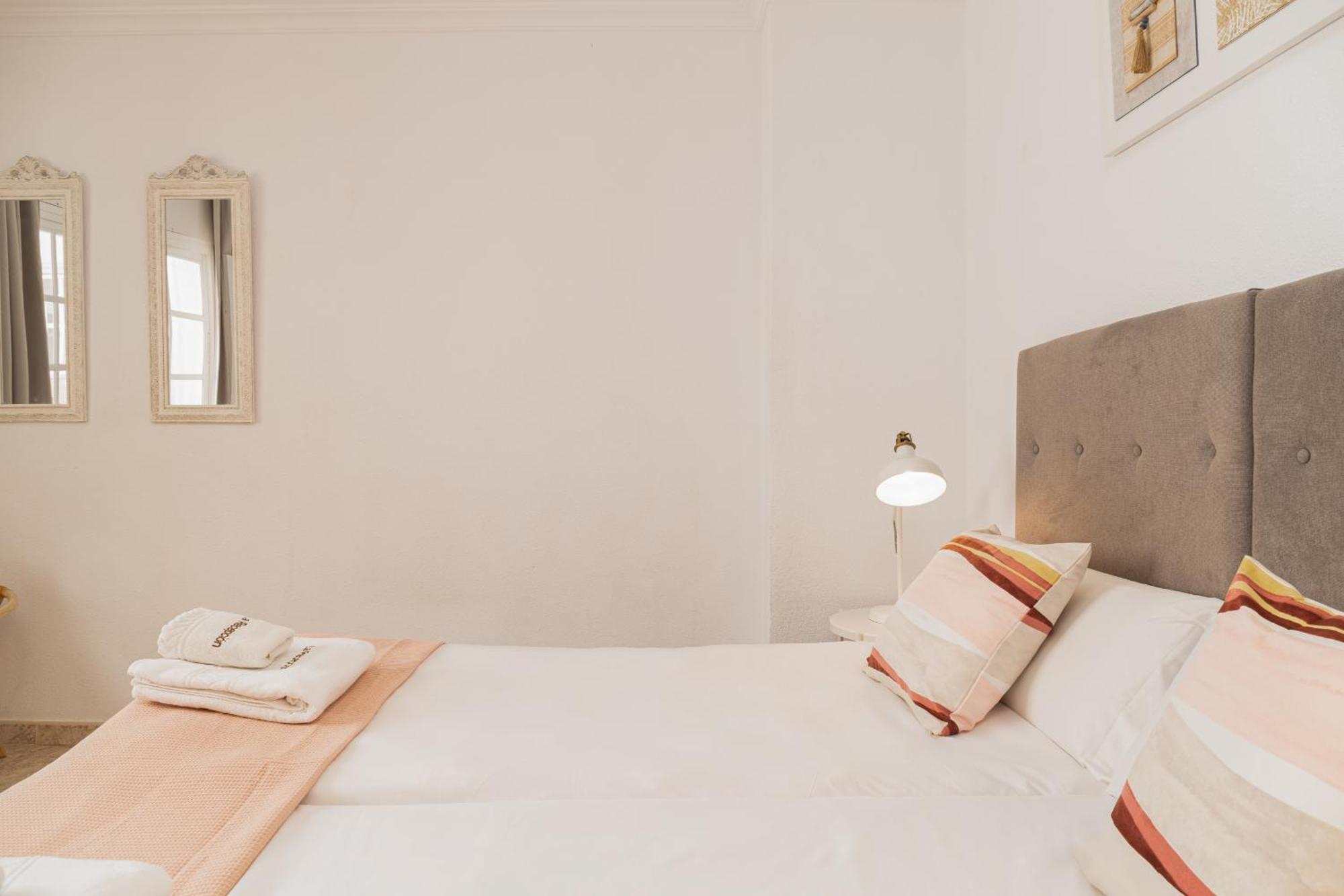 Appartement C103 - Sunny Terrace, Old Town Views