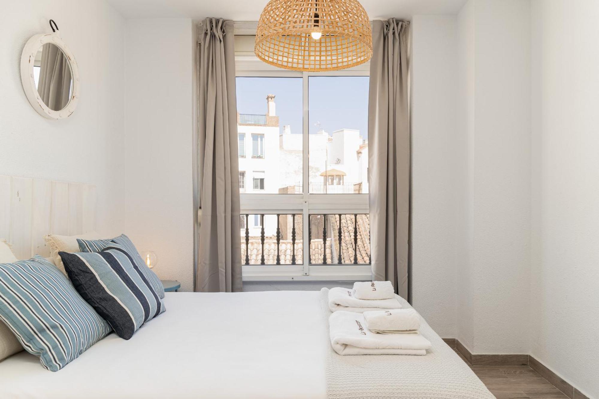 Appartement C103 - Sunny Terrace, Old Town Views *